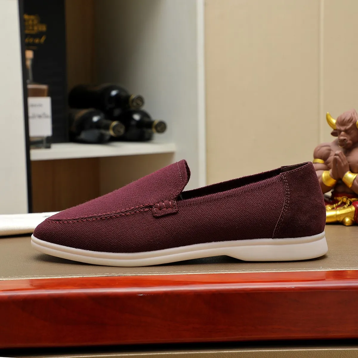 Men's Men's Shoes 💰 400 Loro PIana moccasin made of wish wool fabric. The upper is made of knitted fabric, made on a loom, and then attached to a rubber sole. The Rain System's water-repellent treatment enhances the shoe's functional design, while the suede details give the shoe a sense of elegance and sophistication. Made from Wish, fine wool from Australian and New Zealand Merino sheep 38-44